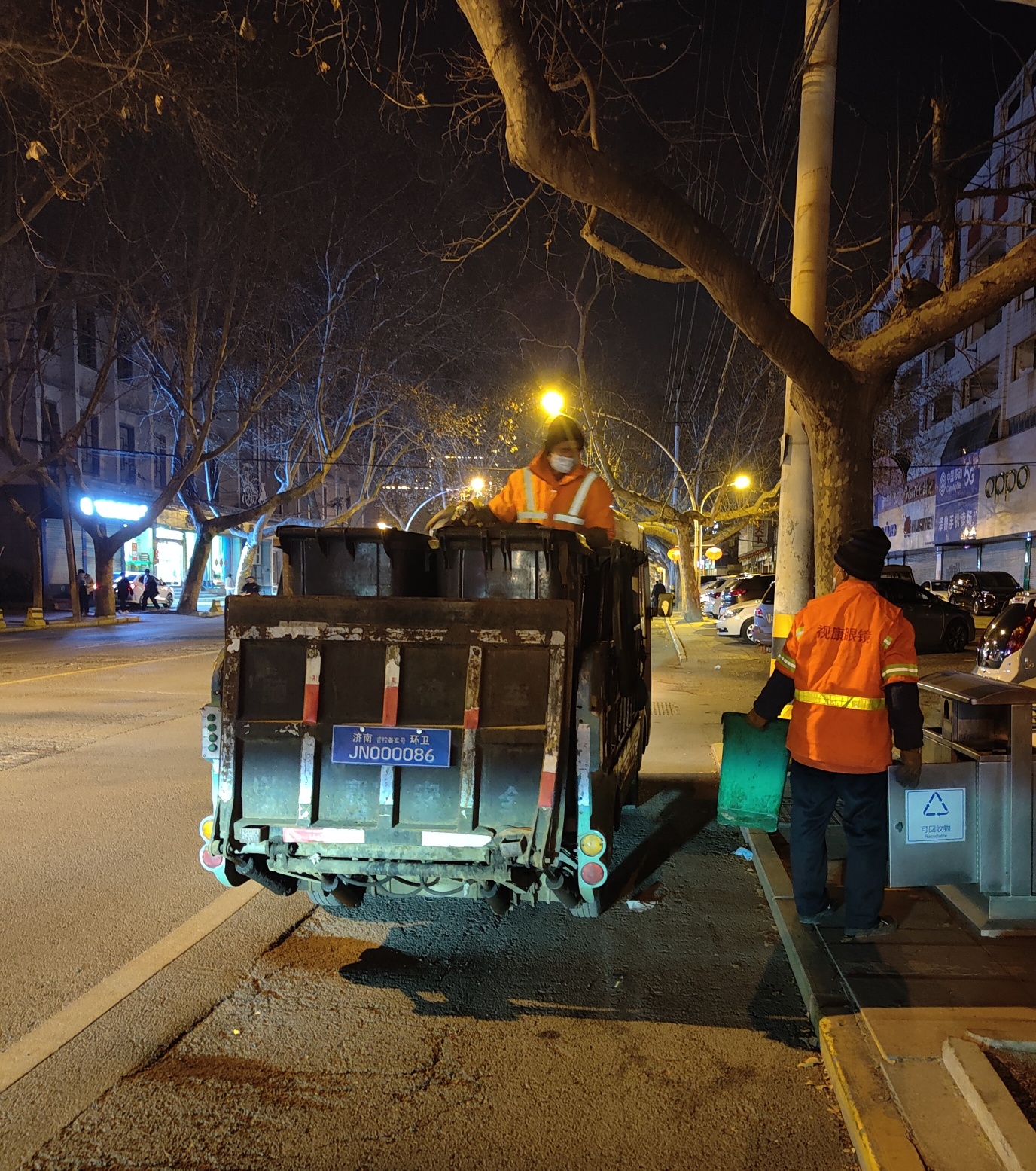 夜晚干活辛苦的图片图片